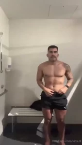 Got horny asf before training so went to the toilets and got the bro