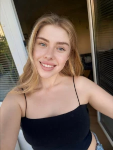 Let me distract you vanessa_gold cute girl vanessa_gold loves to play part 19