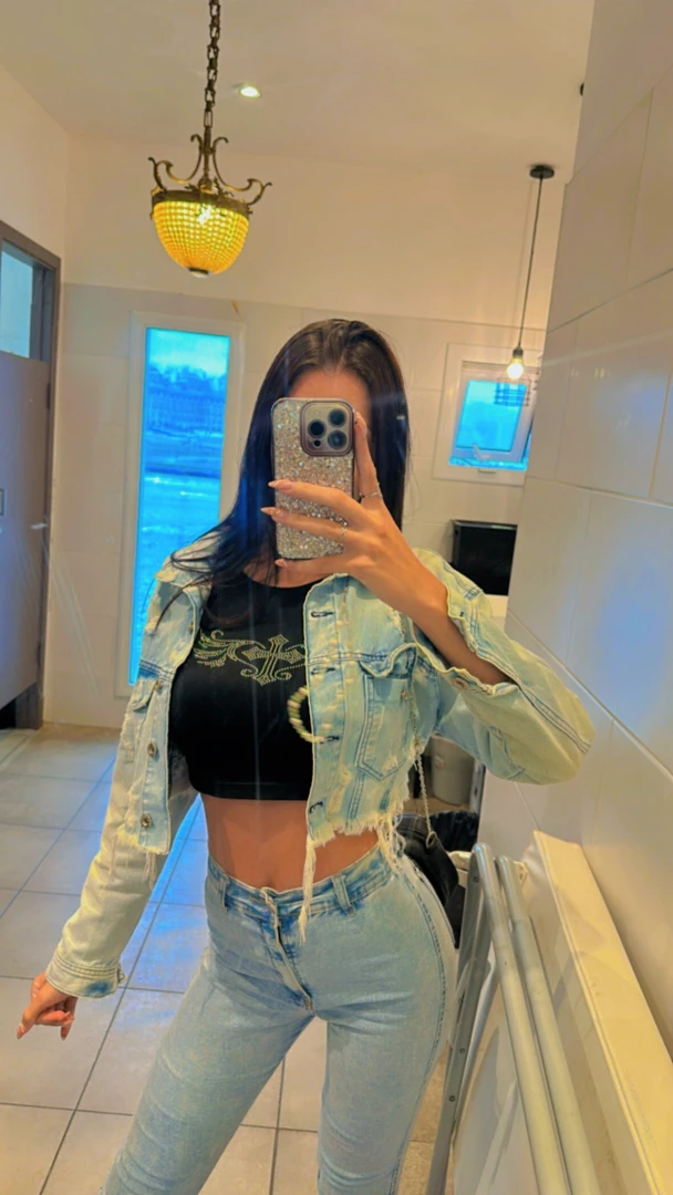 Hey love i want your tip in my dm now you can t dare to keep looking 