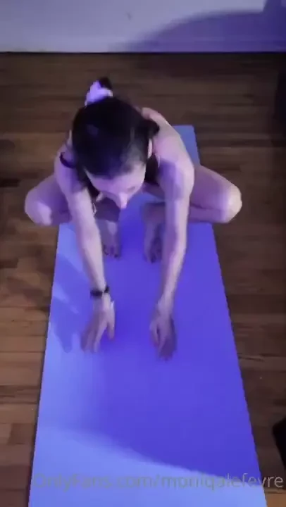 Little au naturale yoga for you on this fine snowy morning my silly 