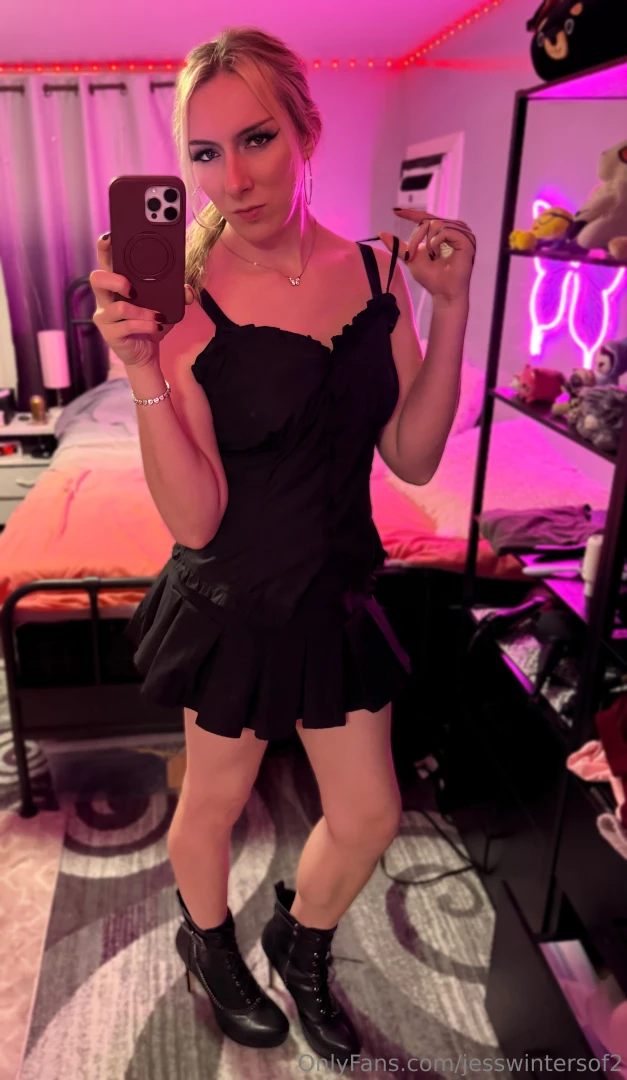 Having a little fun in this outfit pleaaaaase consider supporting me 