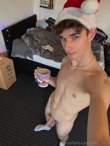 Its so cold my dick is even soft rare occassion tbh