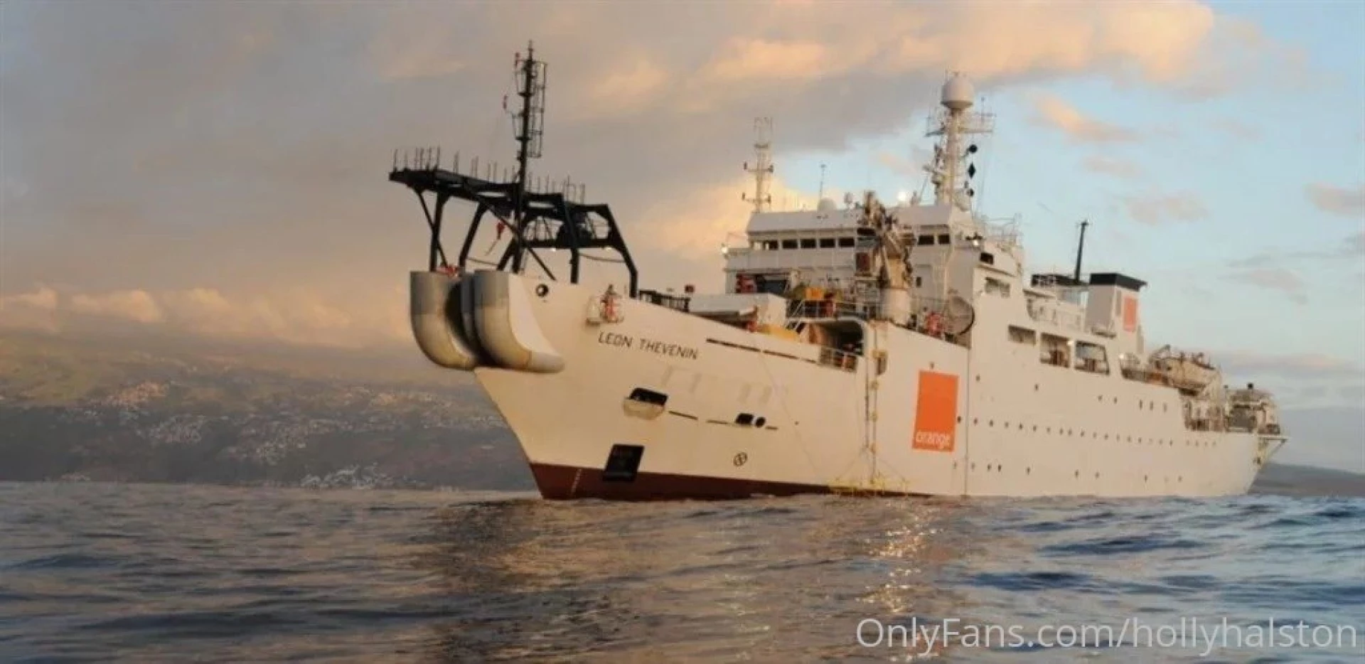 The mighty hector robot on a ship getting a lift from capetown to were part 1 