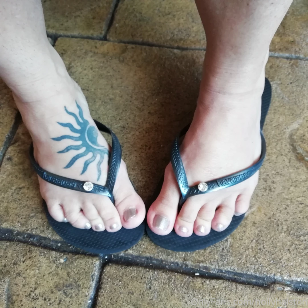 For my tootsy footsy fans fresh pedicure and sweeping almost all gone 