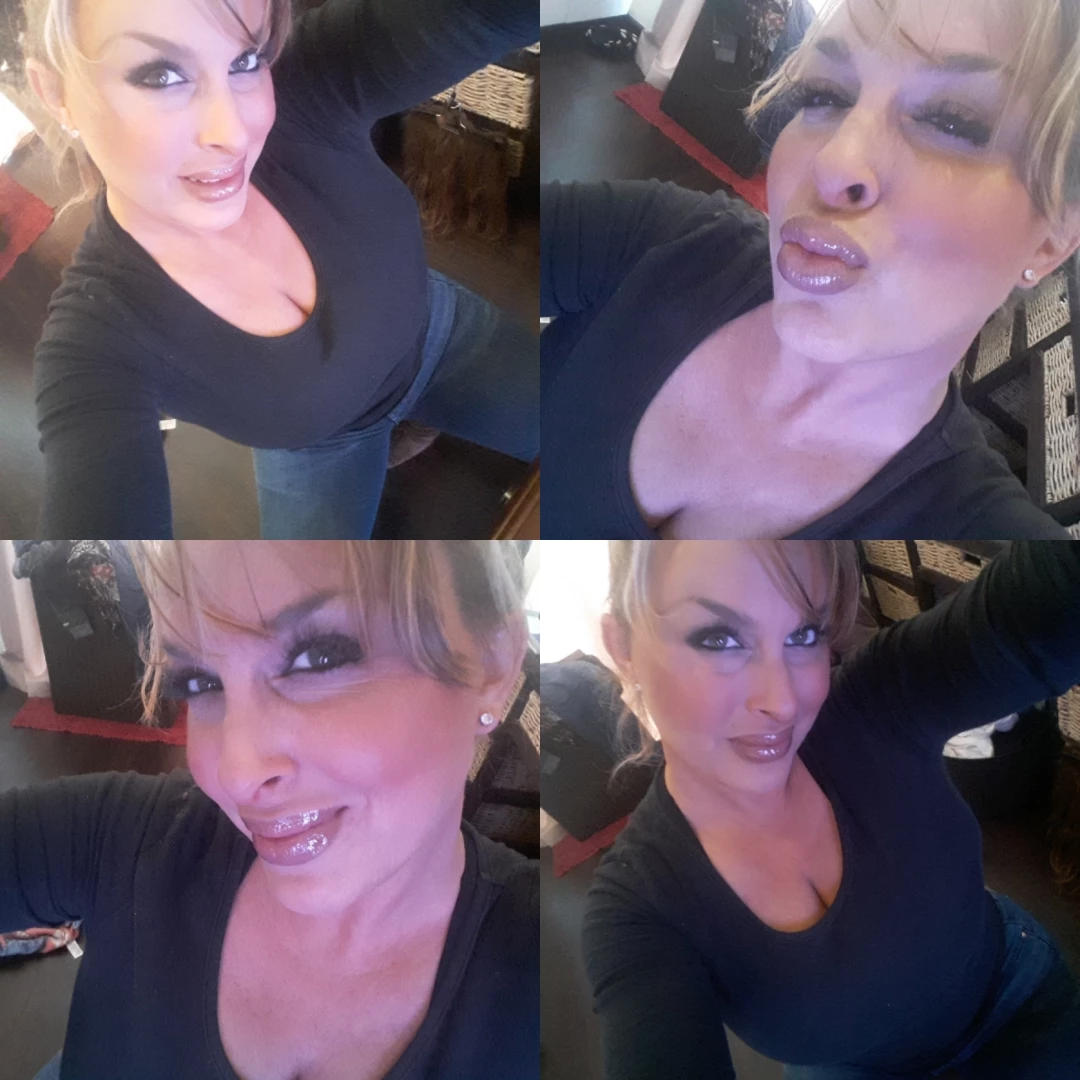 Sunday kisses to u all im going to wicked show tonite stayed in this 
