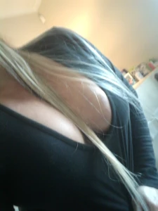 Yes boys my hair tickles my tits lol