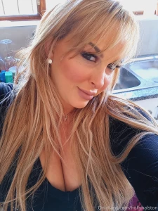 Hello my sexy guys happy sat appears all my training has paid off im
