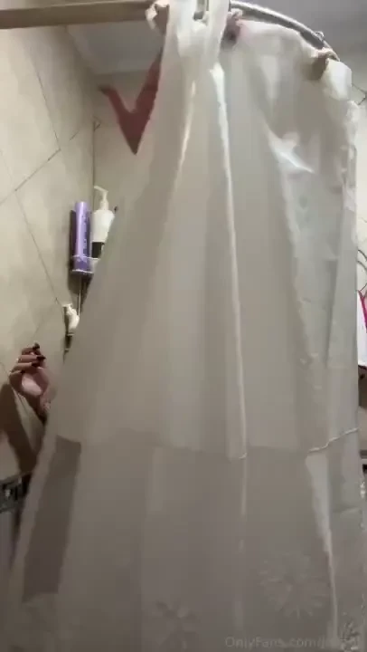 I took a 10 minute shower video washing my big tits and fat ass 