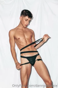 Anyone wanna buy me some undies will give you a 45 min facetime trying