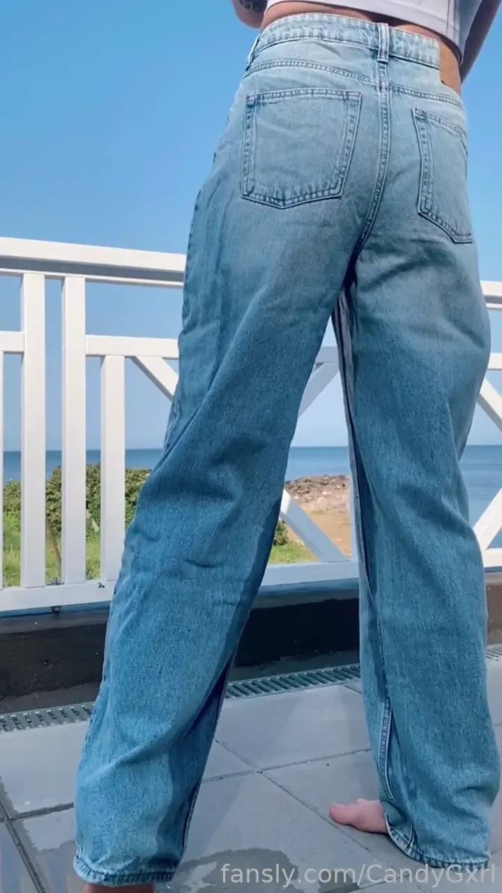 Oooops i accidentally just wet myself wet wetting jeans momjeans pee 
