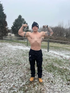 Happy snow day should i make content in the snow
