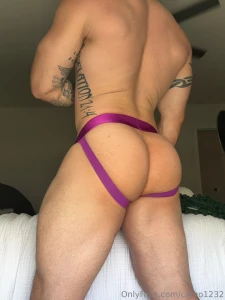 Tell me what this pic made you feel no holding back