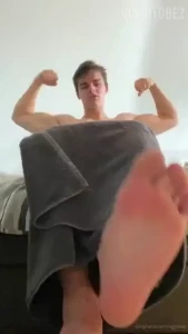 Daddy s feet needs worshiping and massaging