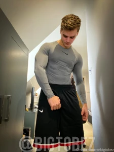 For all my findom subs out there you ll know today is friday and with part 4