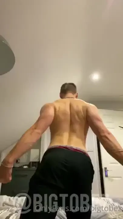 3 minutes to get absolutely lost into the world of my alpha ass and 