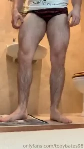 I know you al love some good strong legs