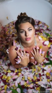 Hi baby 600 likes away from my 1k goal please like all my posts so i