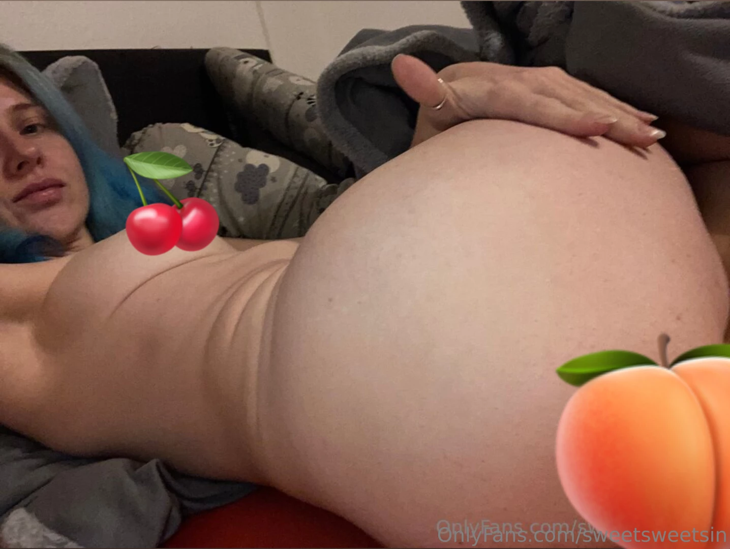 Mmh see how easy my finger slide into my pussy do you like this 