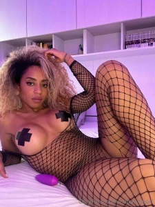 Ho un nuovo giochino da mostrarti ti aspetto in dm