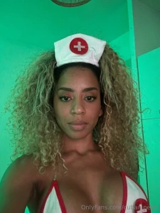 La tua infermiera sexy per il weekend