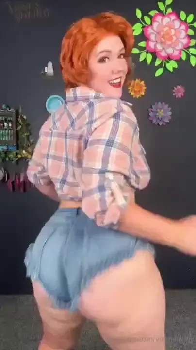 Amber and shelby jiggle and shake their fatty bits what piece of meat part 1 