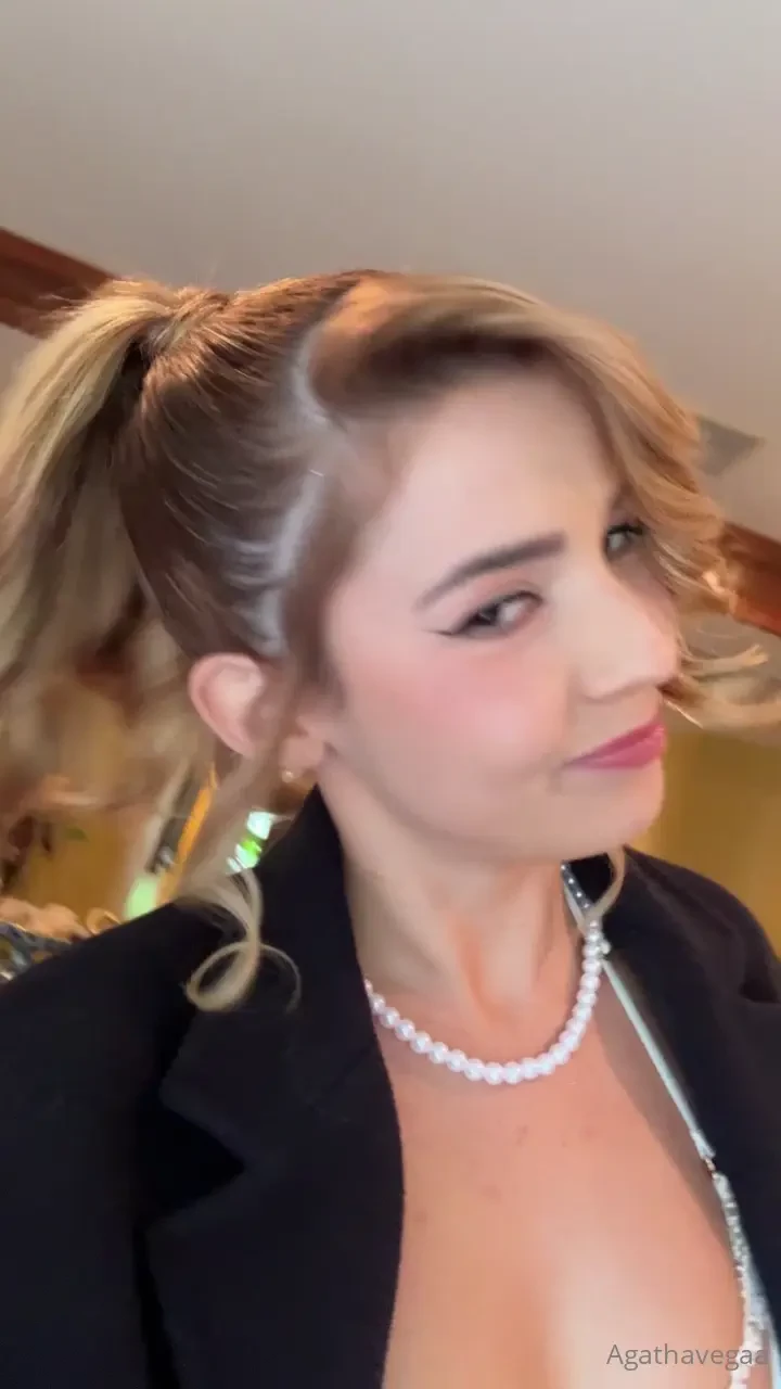 Sending you kisses to brighten your day 