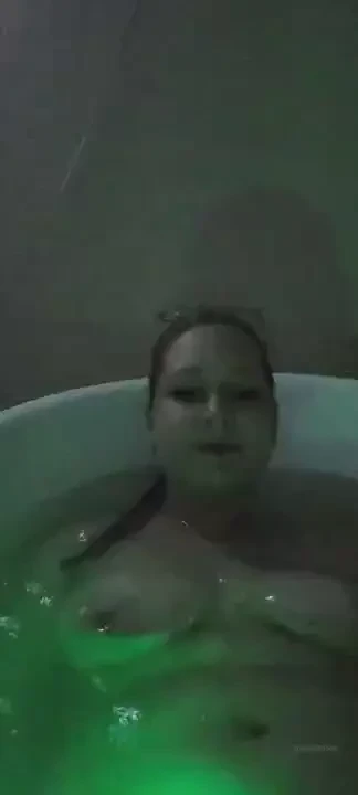 Glow in the dark bathtime blooper 