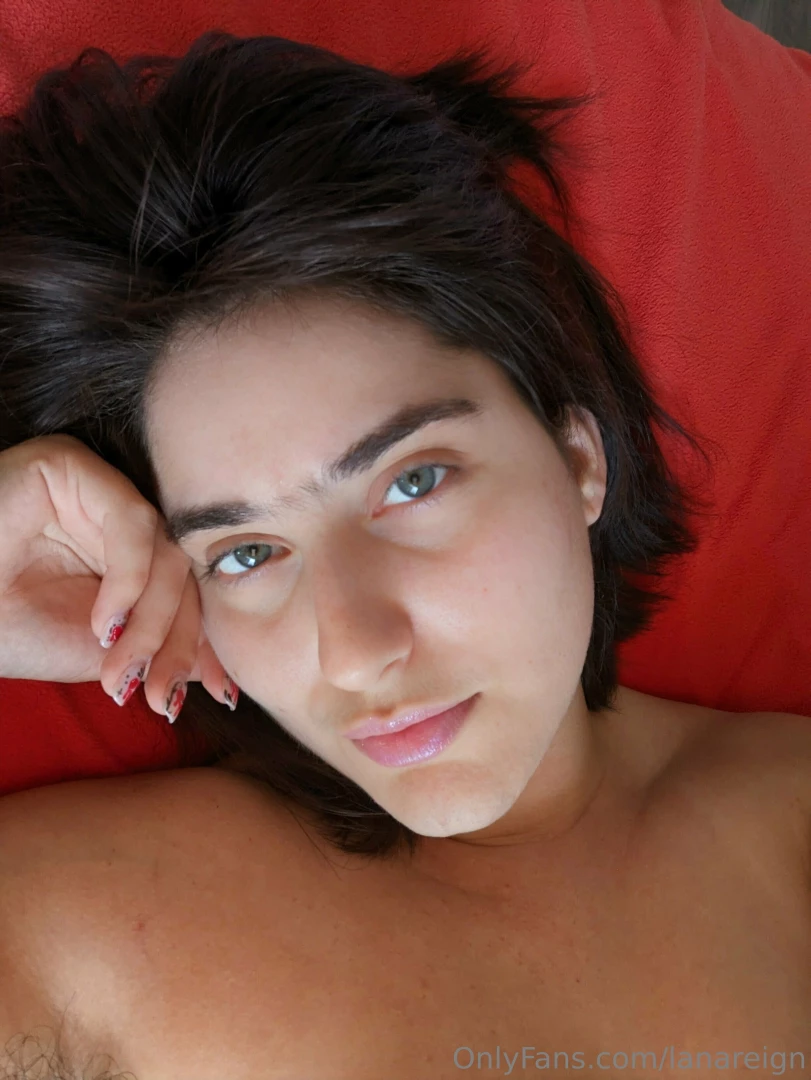 A clean natural unibrow today 