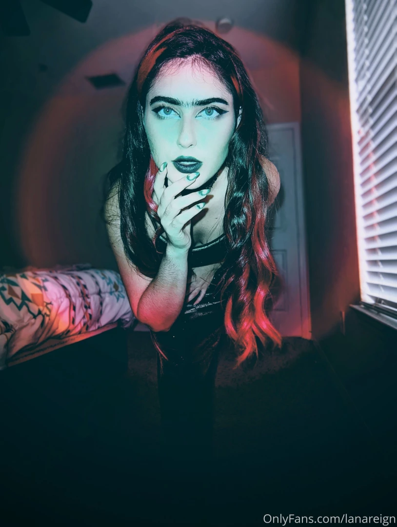 Looking for inter-dimensional sugar daddies 