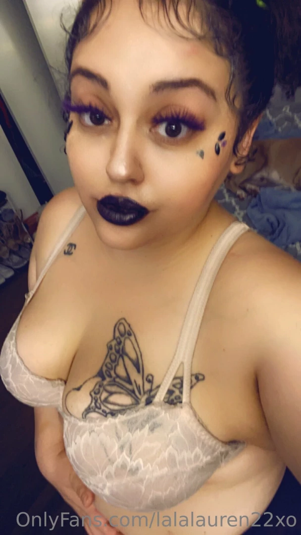 Are we feeling the dark makeup 