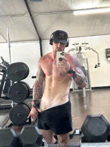 The gym s empty i wonder what i could do if you want to see my