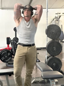 Hey look i m wearing pants check out my vip page where all the