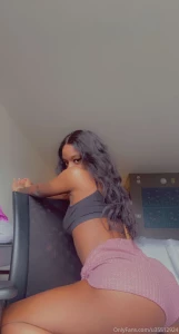 Come rub on my booty baby