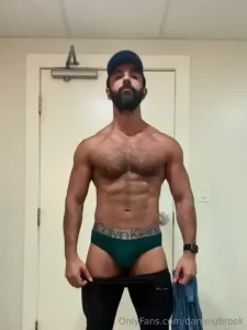 Wish i had a tongue to worship these pumped up muscles rn