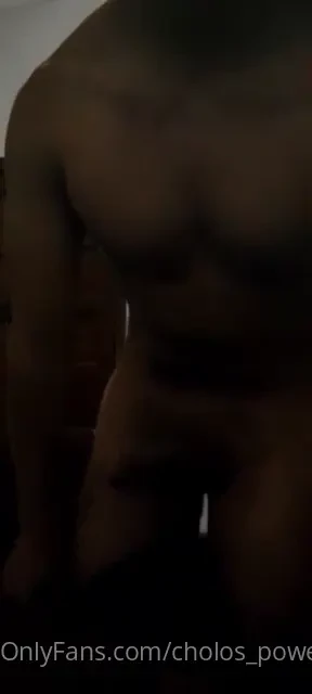 El chibolo del cercado no puede dormir y se hace una paja de madrugada 