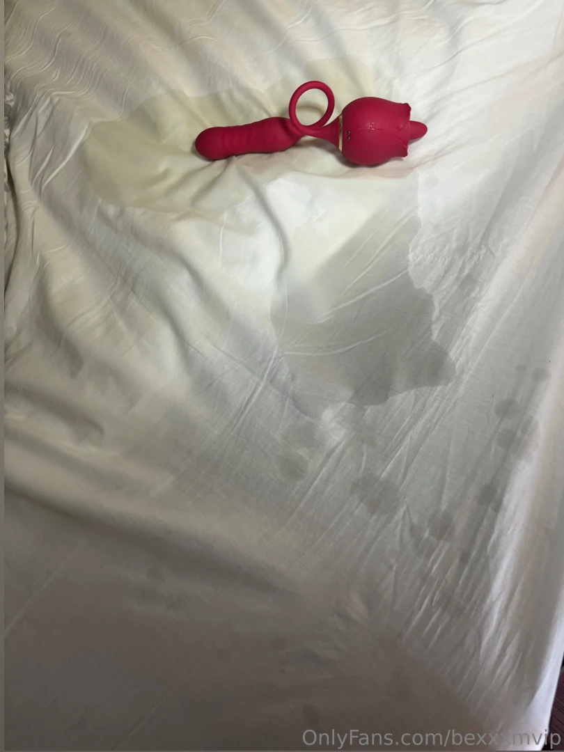 Had fun with my toys on cam again this morning i made myself squirt part 1 