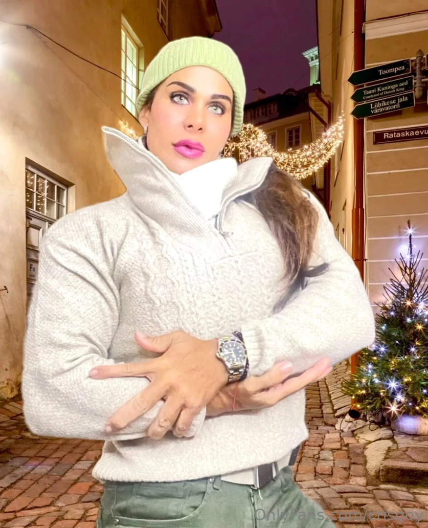 You are as happy as i am because it s friday let s enjoy it a lot 