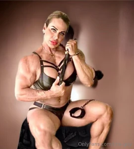 Soy aut ntica y poderosa mis m sculos son el detalle que m s atrae