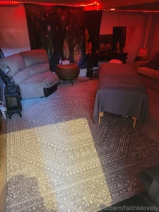 My mom bought yall a new rug