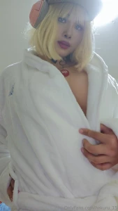 Have a full selfie set for the year also it s my birthday today so part 26