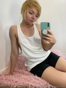 We re gonna work out together but i m not gonna wear a bra