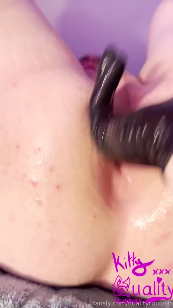 I love getting fisted but the way kittylecoq ruins my prostate while 