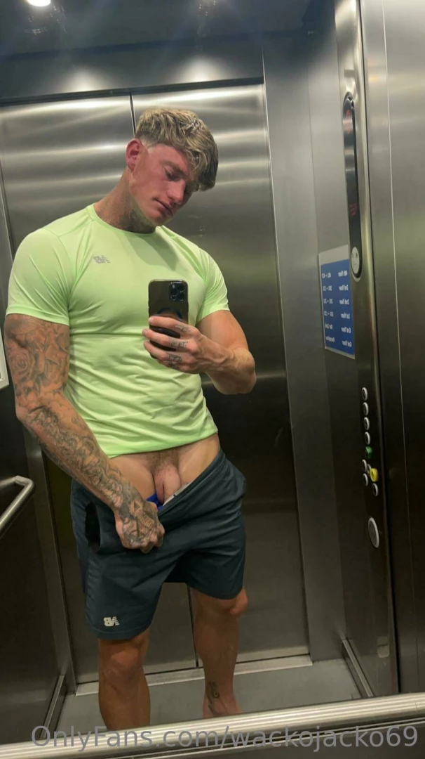 Would you have sex with me in the lift 
