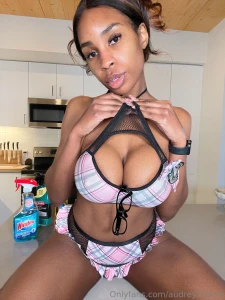 I have a new video in this outfit do you want it