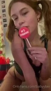 Merry christmas eve i m dropping a present in my tiny g string in ur