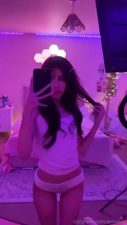 Idk ab you but mirror selfies just hit different 