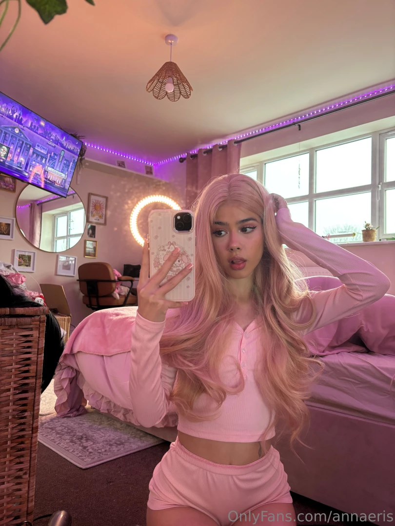 Blondie bombshell 