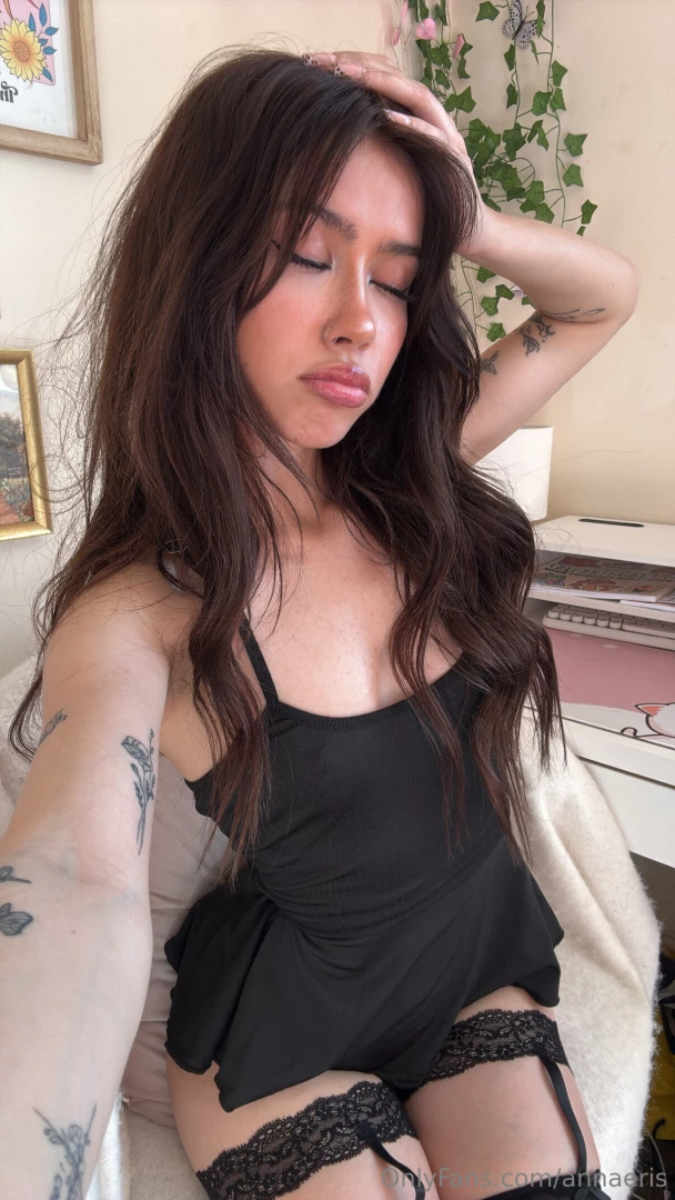 Ure so pretty ok then carry a photo of me in your wallet then 