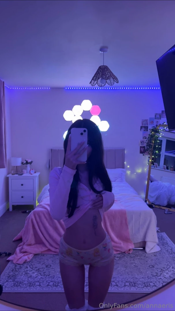 Hmm would you mind taking this off for me 