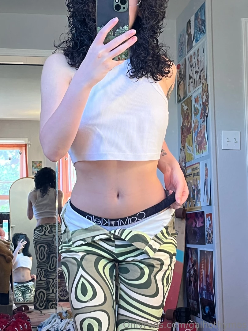 Anyone else a fan of these mid-changing selfies 